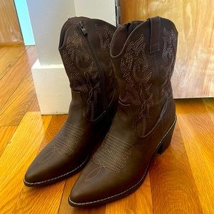 Super comfortable short cowboy boots!